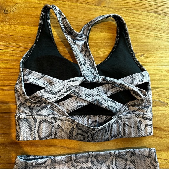 Onzie Womens Set Warrior Sports Bra Yoga Leggings Exercise Workout Snake Print - Picture 11 of 14